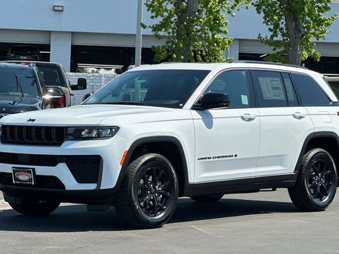 New 2026 Jeep Grand Cherokee Altitude AWD/4WD image 8