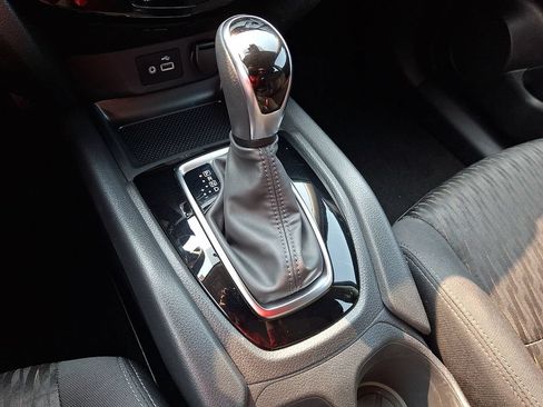 Used 2020 Nissan Rogue S AWD/4WD image 14