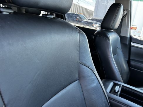 Used 2019 Toyota Highlander XLE AWD/4WD image 14