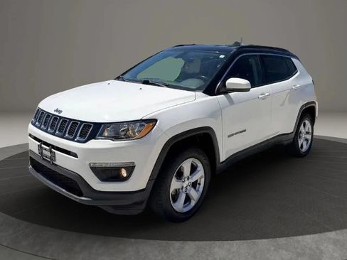 Used 2018 Jeep Compass Latitude w/ Cold Weather Group AWD/4WD image 3