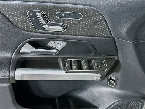 Used 2025 Mercedes-Benz GLB 250 image 15