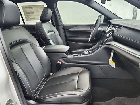 New 2025 Jeep Grand Cherokee Limited w/ Black Appearance Package image 34