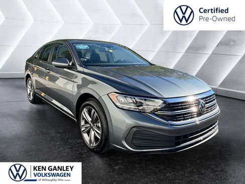 Used 2023 Volkswagen Jetta SE FWD image 4