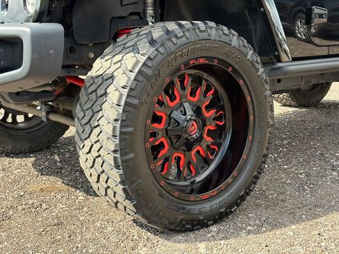 Used 2016 Jeep Wrangler Unlimited Rubicon AWD/4WD image 9
