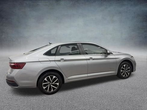 Used 2025 Volkswagen Jetta S image 4