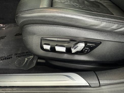 Used 2022 BMW 750i xDrive w/ Autobahn Package image 31