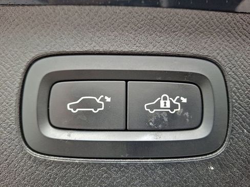 Used 2022 Volvo XC90 T5 Momentum w/ Climate Package image 32