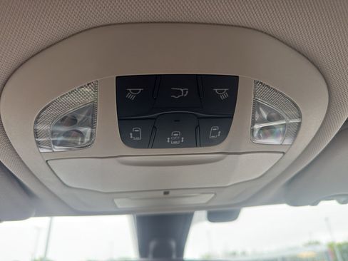 Used 2018 Chrysler Pacifica Touring-L FWD image 22