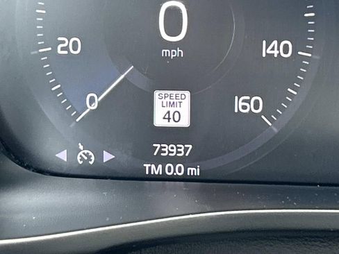 Used 2022 Volvo XC40 T5 Momentum AWD/4WD image 35