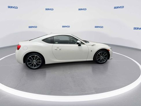 Used 2017 Toyota 86 RWD image 8