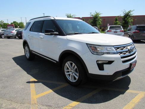 Used 2018 Ford Explorer XLT w/ Equipment Group 202A AWD/4WD image 8