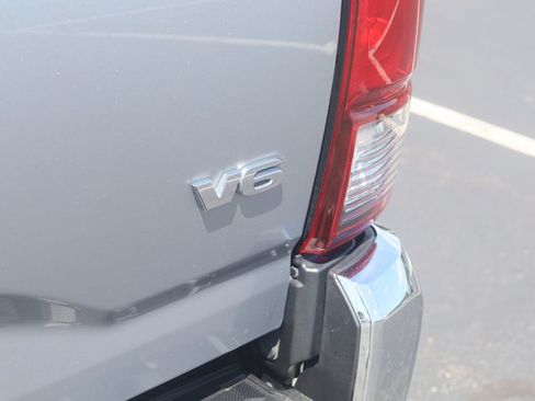 Certified 2021 Toyota Tacoma SR5 AWD/4WD image 33