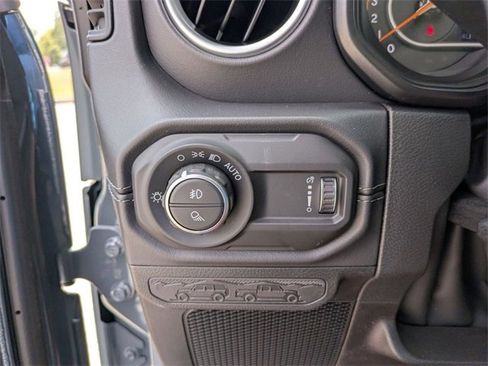 New 2025 Jeep Gladiator Sport image 19