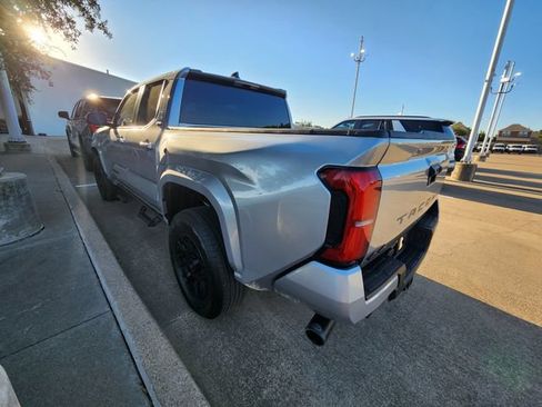 Used 2025 Toyota Tacoma SR5 AWD/4WD image 6