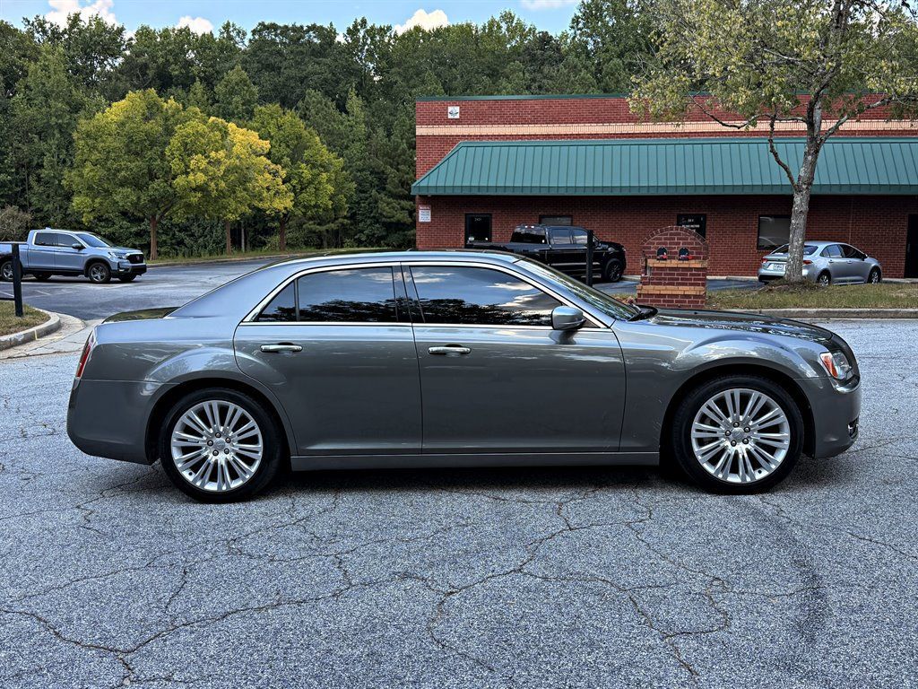 Used 2012 Chrysler 300 C Luxury Series w/ 19-Premium Speaker Group RWD image 4