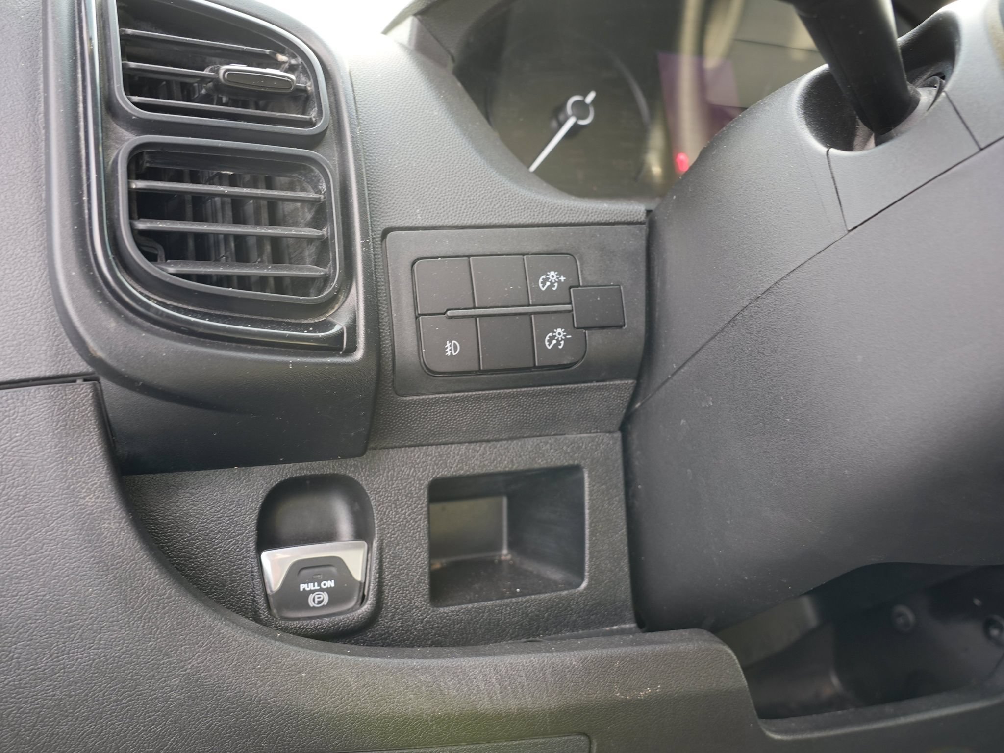 Used 2024 RAM ProMaster 2500 w/ Convenience Group FWD image 17