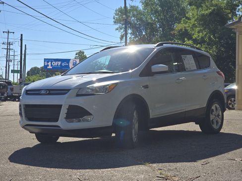 Used 2016 Ford Escape SE w/ SE Leather Comfort Package AWD/4WD image 3