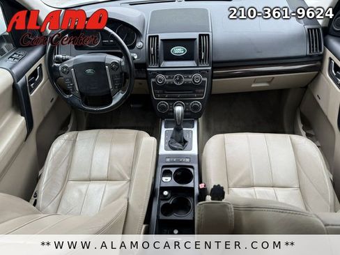 Used 2014 Land Rover LR2 HSE image 17