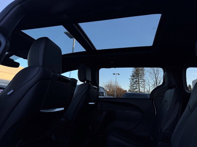 New 2026 Chrysler Pacifica Select AWD/4WD image 33