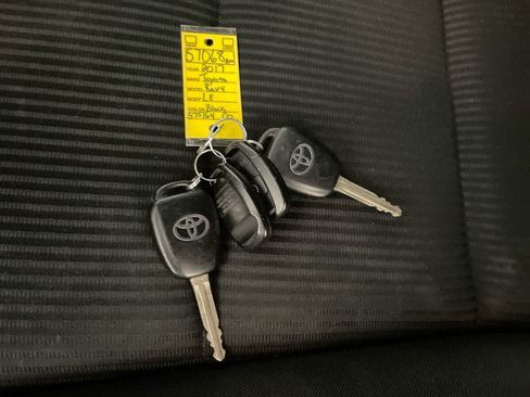 Used 2017 Toyota RAV4 LE AWD/4WD image 25