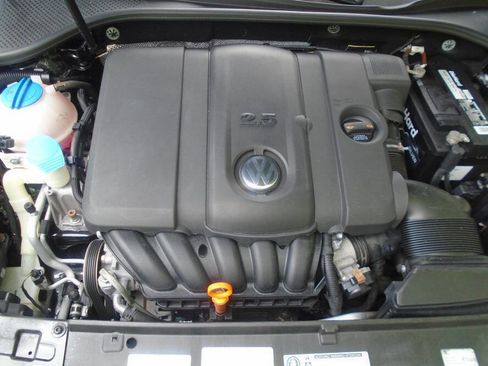 Used 2013 Volkswagen Passat 2.5 S FWD image 24