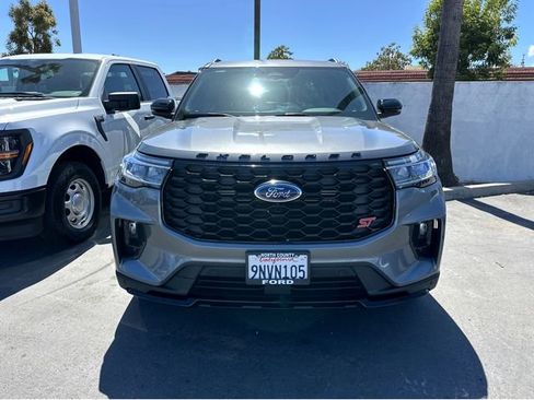 Used 2025 Ford Explorer ST AWD/4WD image 2
