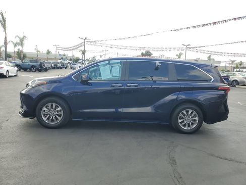 Used 2022 Toyota Sienna XLE image 6