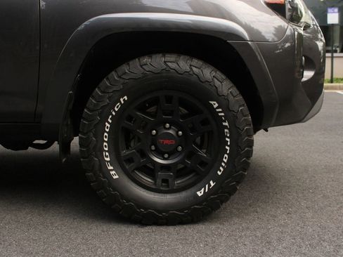 Used 2016 Toyota 4Runner Trail Premium AWD/4WD image 4