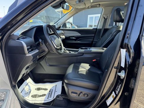 Used 2024 Toyota Grand Highlander AWD image 12