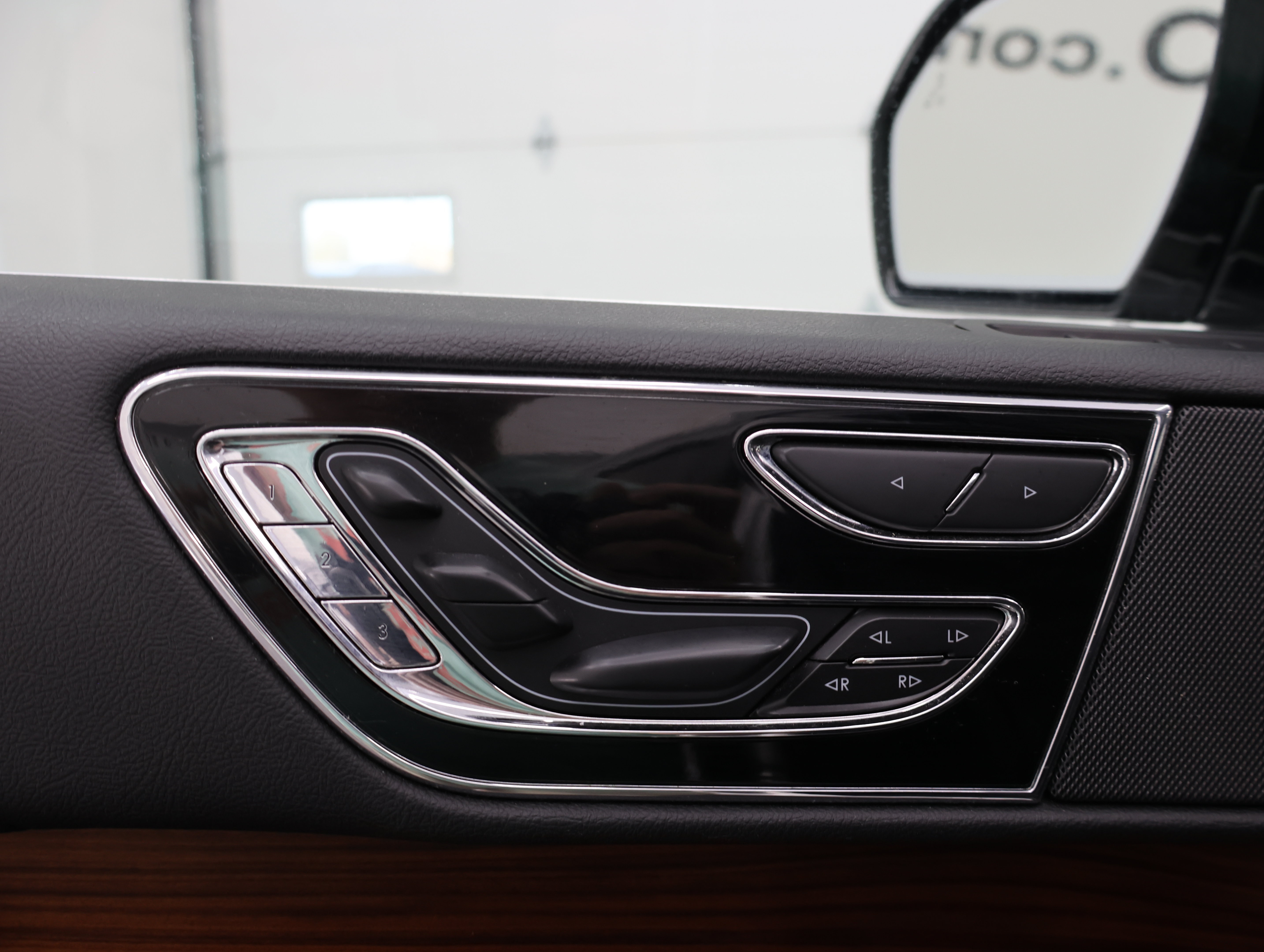 Used 2019 Lincoln Navigator Reserve w/ Cargo Package AWD/4WD image 44