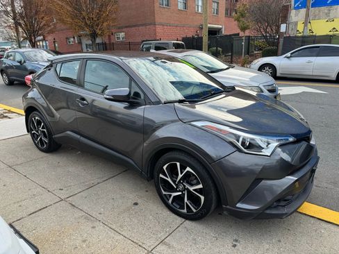 Used 2018 Toyota C-HR XLE image 12