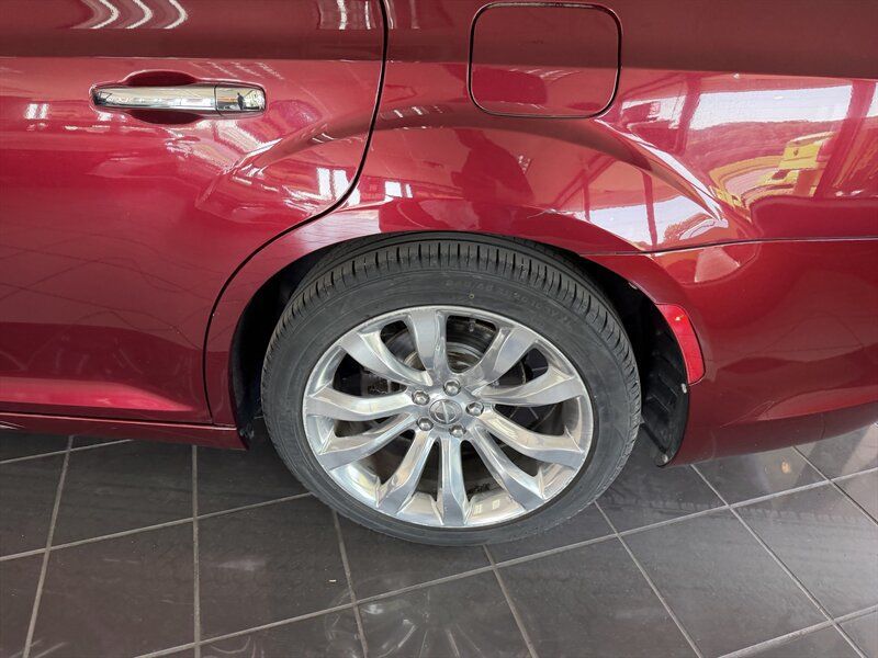 Used 2019 Chrysler 300 Limited RWD image 32