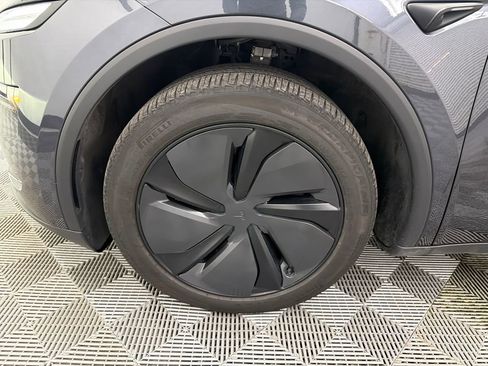 Used 2026 Tesla Model Y Long Range image 12