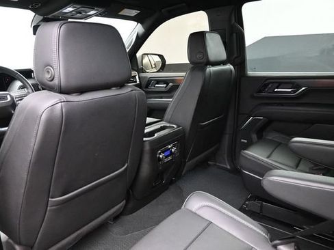 Used 2025 GMC Yukon XL Denali AWD/4WD image 11