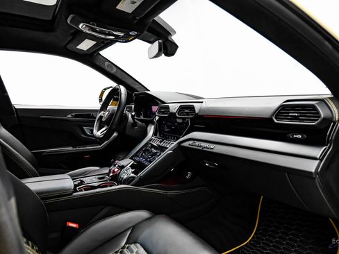 Used 2021 Lamborghini Urus image 51