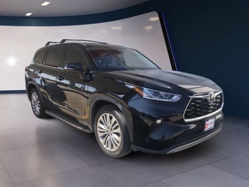 Used 2022 Toyota Highlander Platinum image 7