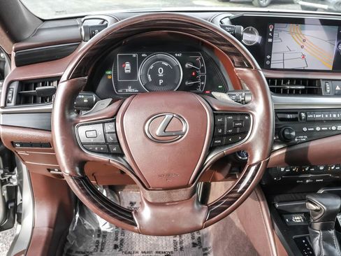 Used 2020 Lexus ES 300h w/ Luxury Package image 18