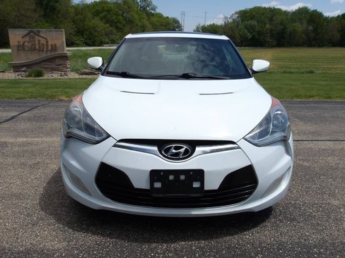 Used 2013 Hyundai Veloster w/ Tech Pkg FWD image 3