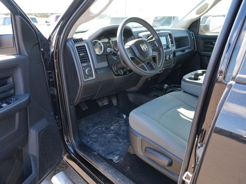 Used 2018 RAM 2500 Tradesman w/ Chrome Appearance Group AWD/4WD image 12