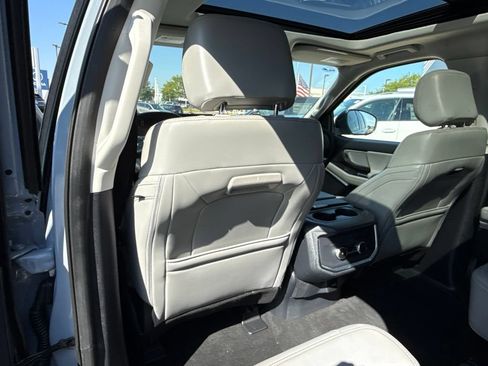 Used 2025 Ford Expedition Active AWD/4WD image 26