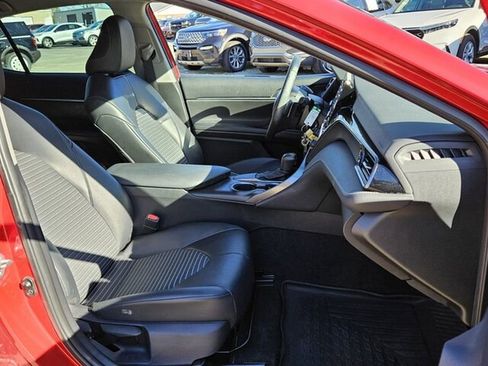 Used 2021 Toyota Camry SE image 16