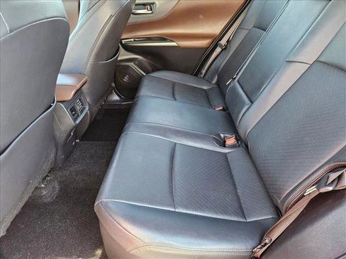 Used 2021 Toyota Venza Limited image 18