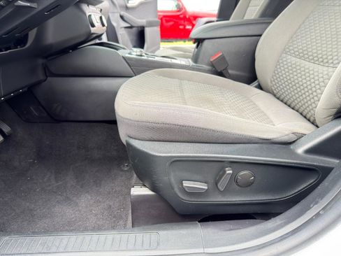 Used 2020 Ford Escape SE FWD image 22