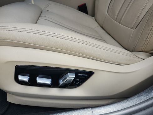 Used 2020 BMW 530i xDrive w/ Premium Package AWD/4WD image 16
