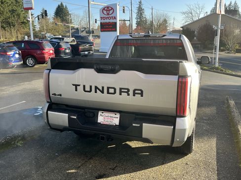 Used 2024 Toyota Tundra Platinum AWD/4WD image 4