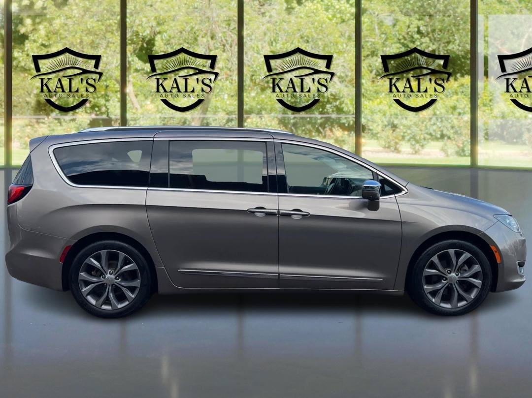 Used 2018 Chrysler Pacifica Limited FWD image 4