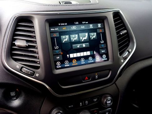 Used 2022 Jeep Cherokee Latitude Lux FWD image 20