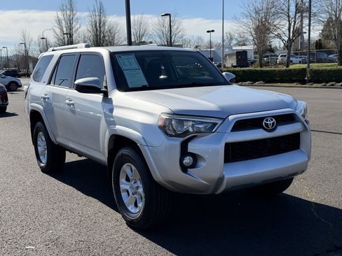 Used 2017 Toyota 4Runner SR5 image 2