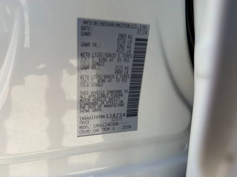 Used 2024 Nissan Titan SV w/ SV Convenience Package image 34