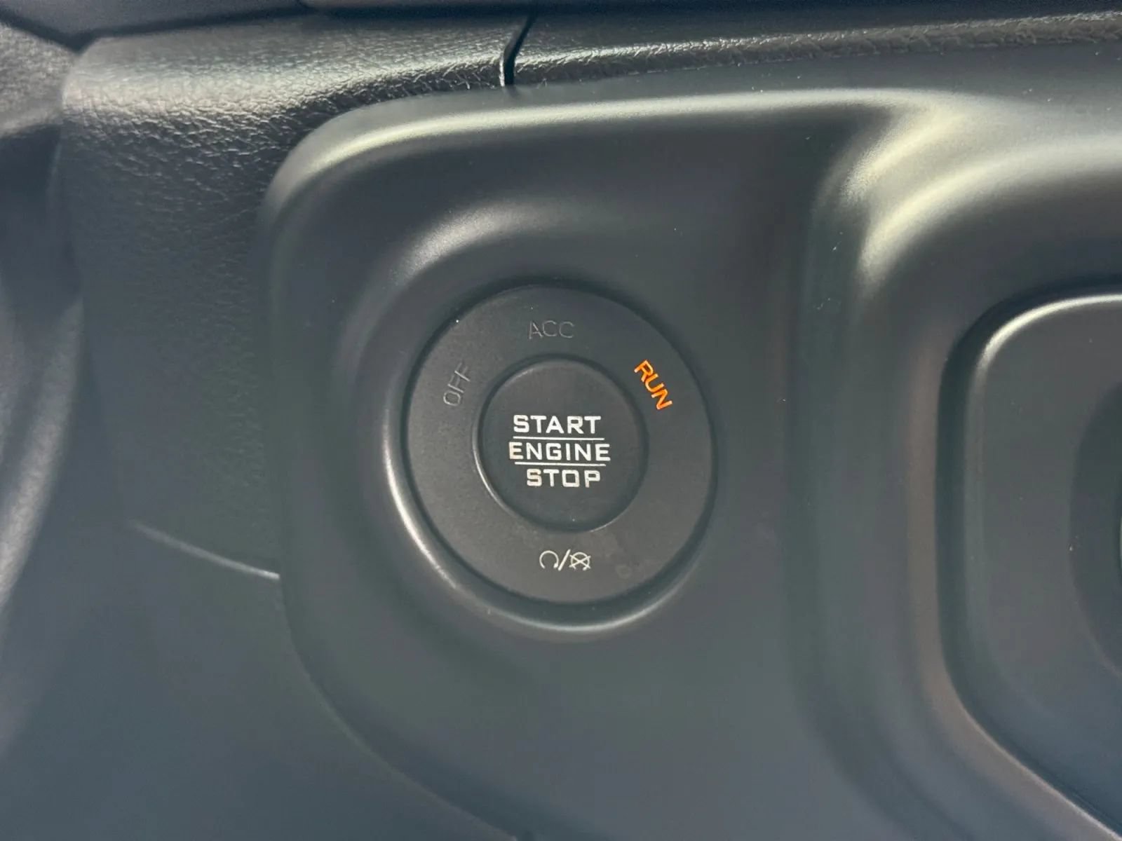 Used 2019 Jeep Wrangler Sport AWD/4WD image 30
